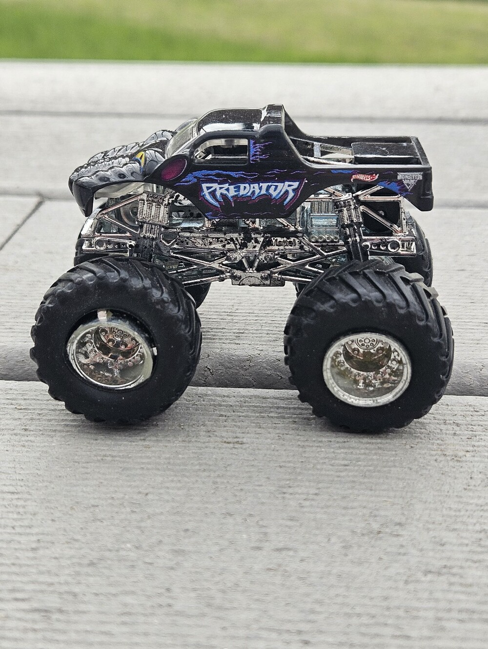 Hot Wheels Monster Jam PREDATOR Monster Truck 1:64 Scale Mattel Diecast Black